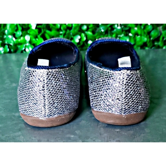 74. 2/$15 OshKosh B'gosh Girls loafers - Picture 5 of 6